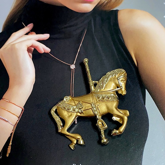 🖤NEW💕Caroucel (merry-go-around) gold brooch - Picture 2 of 12